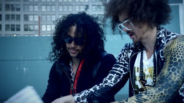 CHAMPAGNE SHOWERS TRADUO - LMFAO - LETRASMUSBR