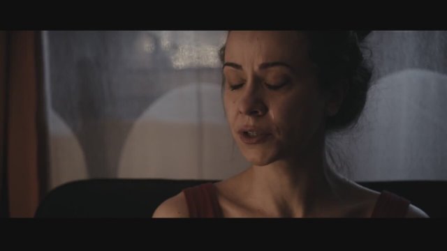 De ce eu? (2015) Fragman