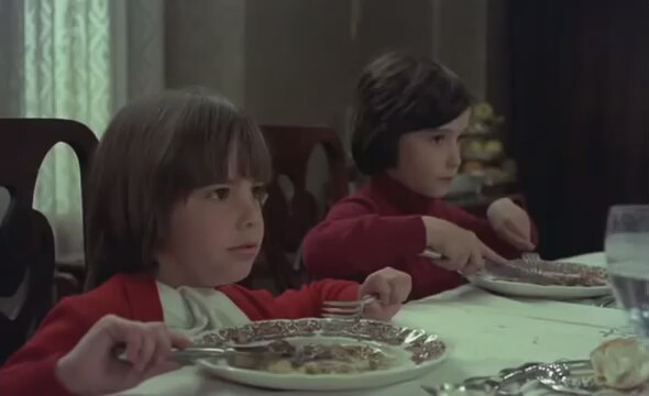 Cría Cuervos (1976) Fragman